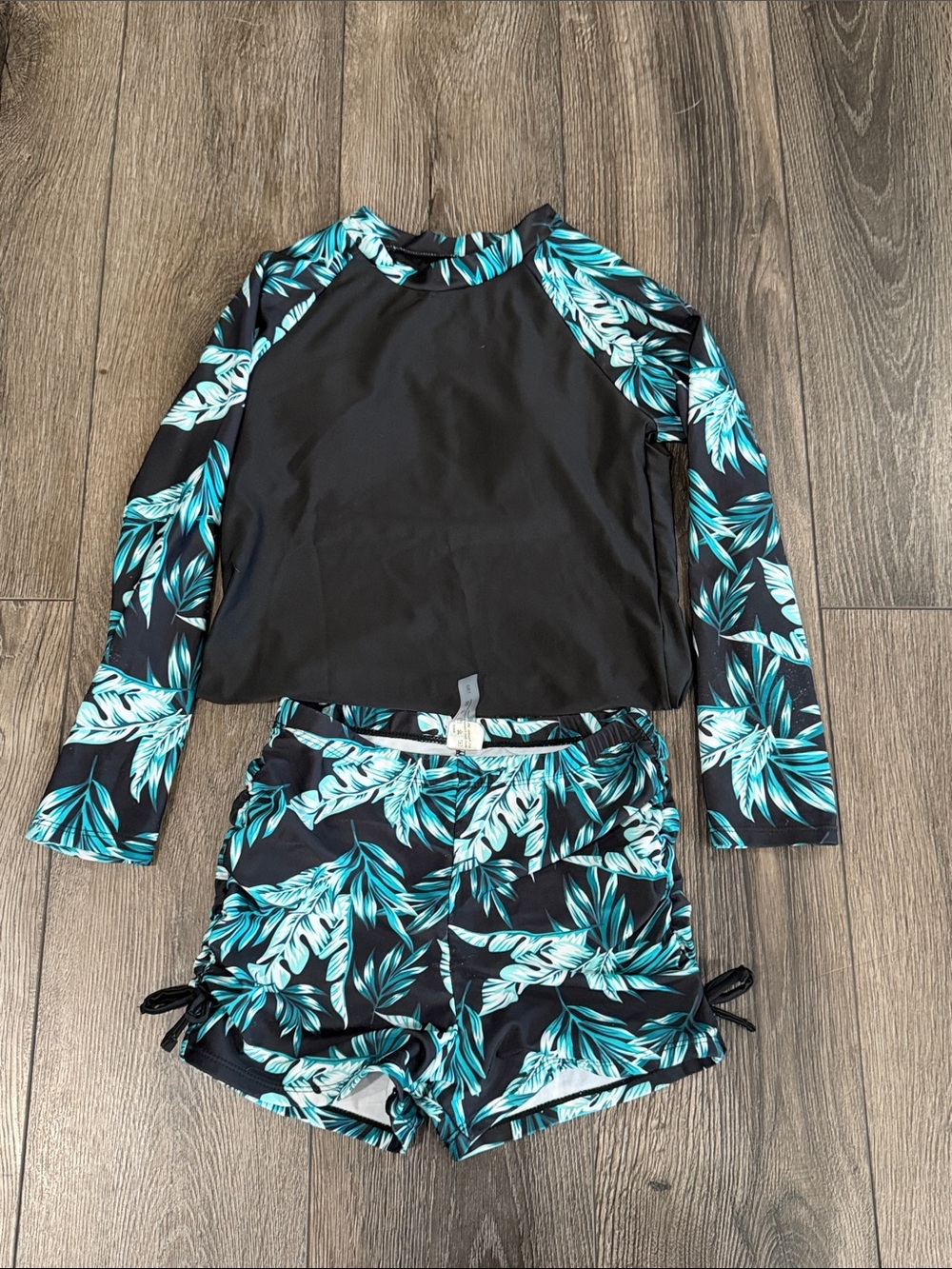 SHEIN Black and Teal Leaf Print Kids Long-Sleeve Rashguard Set